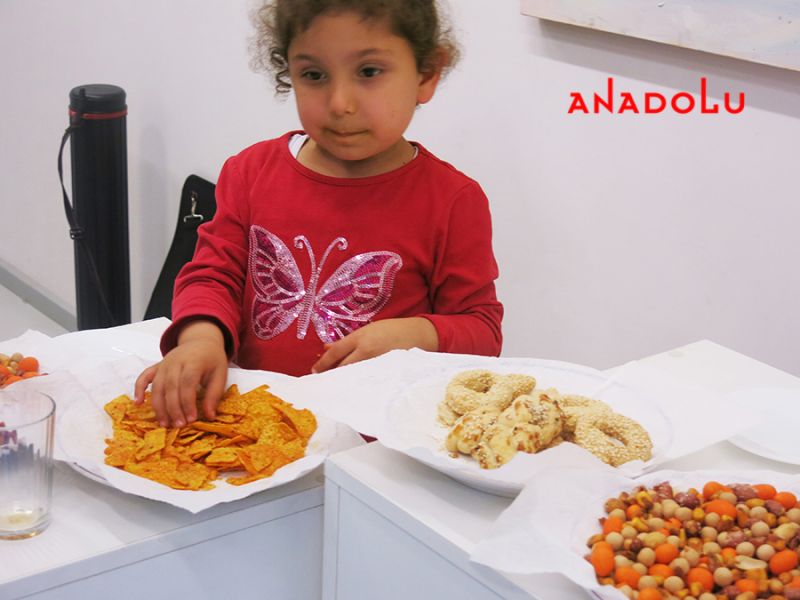 Resim Sergisinde Kokteyl Dalanlar Çukurovada