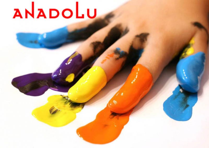 Elleri Boyanmış Çocuk Eli Çukurovada