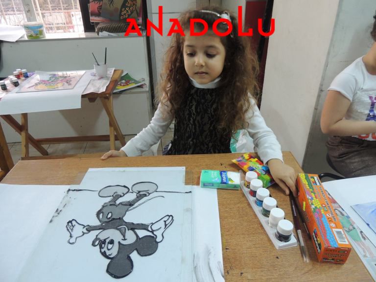 Çocuklar Resim Atölyesinde Çukurovada