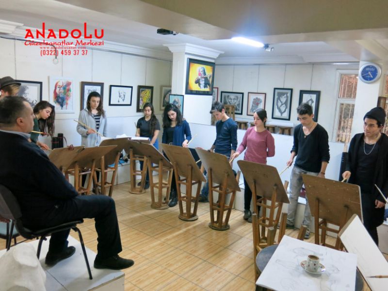 Anadolu Güzel Sanatlar Çizim Dersinde Çukurovada