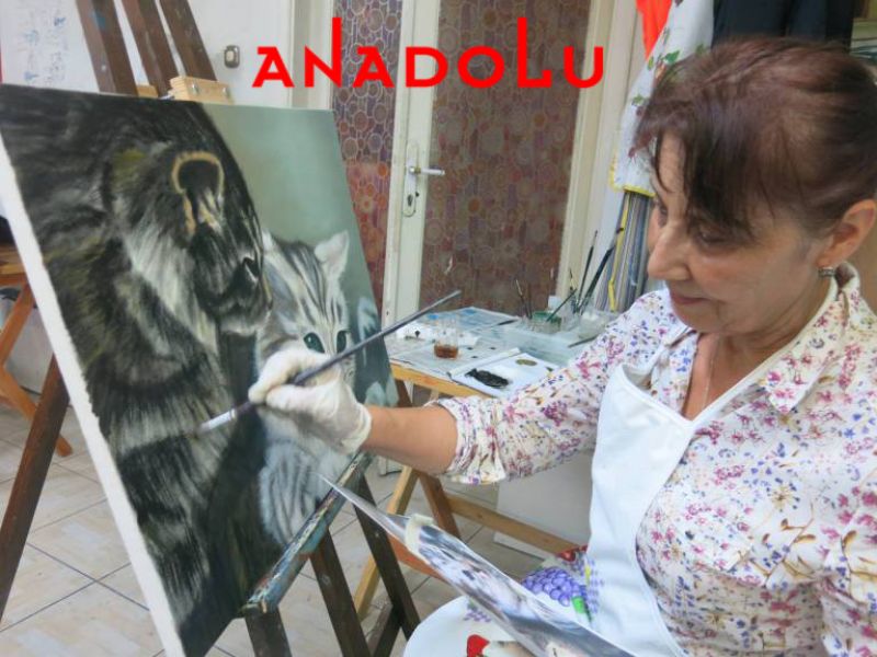 Yağlı boya Kedi Resmi Yapan Kadın Çizimi Çukurovada