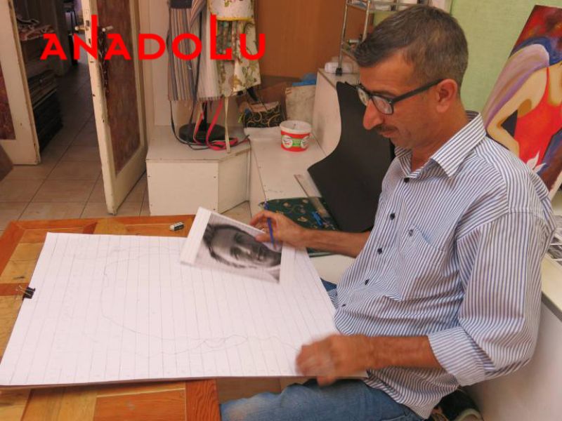 Karakalem Potre Çizim Yapan Adam Çukurovada